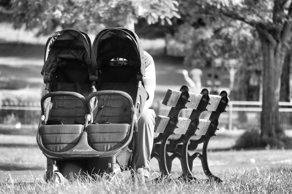 Meilleure poussette double : notre comparatif pour jumeaux et enfants rapprochés