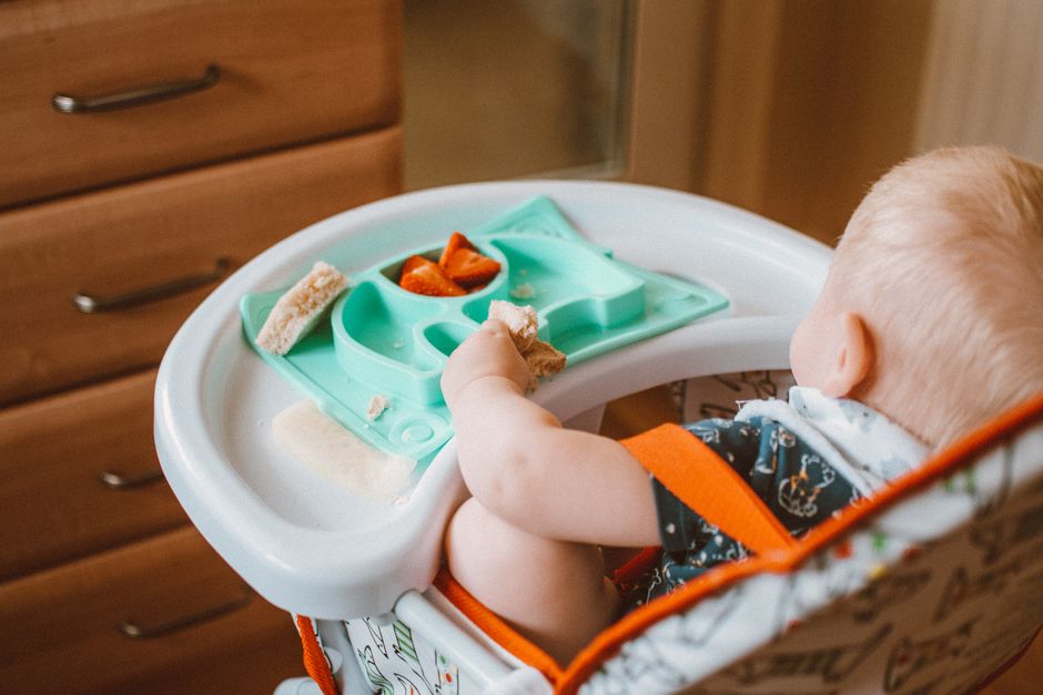Quel rehausseur de chaise bébé choisir ? Notre sélection 2026