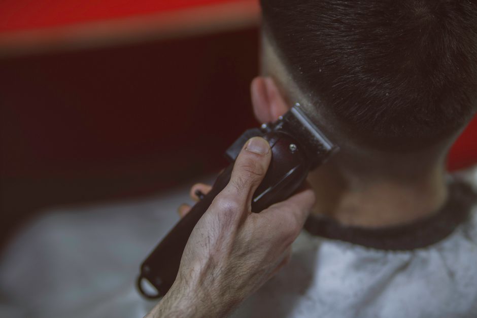 Se couper les cheveux à la maison : quelle tondeuse choisir ?
